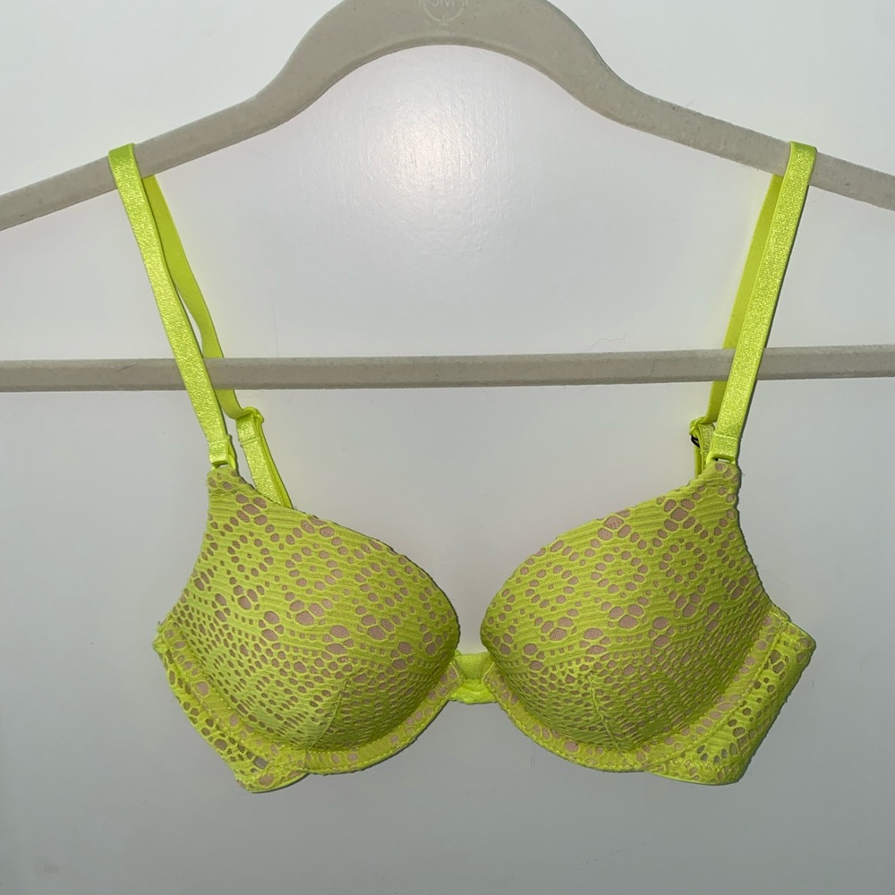 PINK BRA